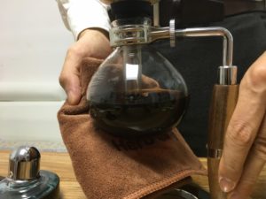 サイフォンのおいしい入れ方~3つのポイントでコーヒー豆の良さを引き出す!