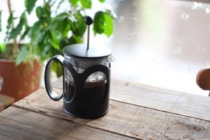 フレンチプレスでコーヒーを美味しく入れる手順と5つのポイント