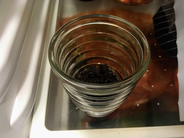 冷蔵庫の消臭剤としてコーヒーかすを利用